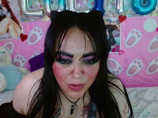 AlizeHentaiMeow webcam