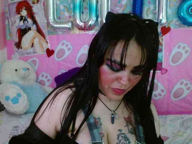 AlizeHentaiMeow webcam