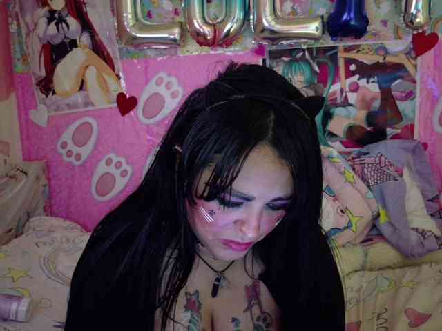 AlizeHentaiMeow webcam