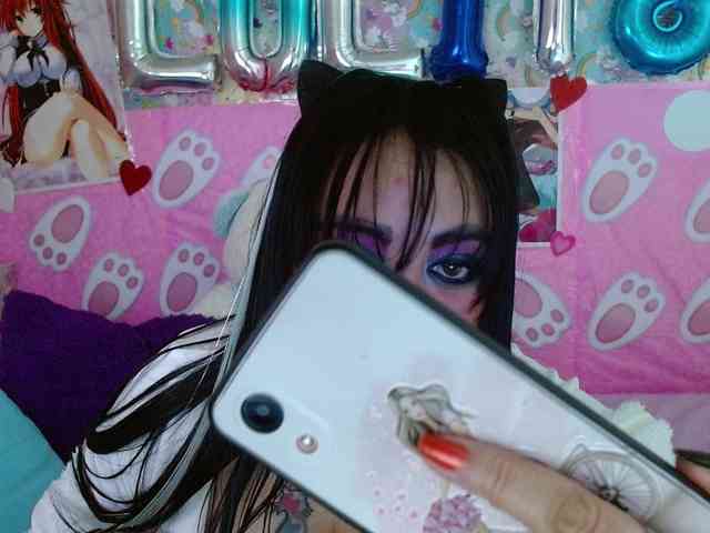 AlizeHentaiMeow webcam