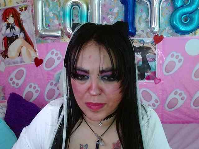 AlizeHentaiMeow webcam