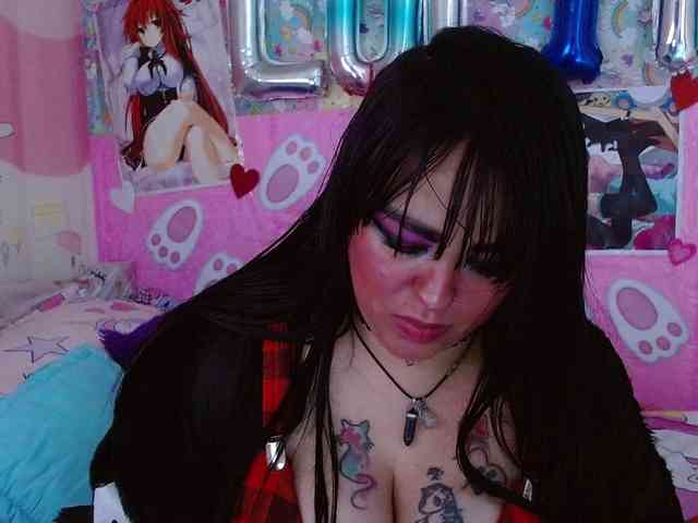 AlizeHentaiMeow webcam