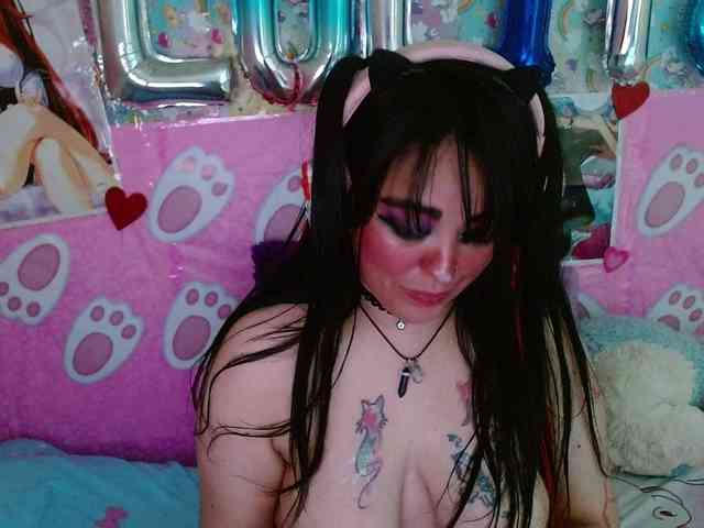 AlizeHentaiMeow webcam