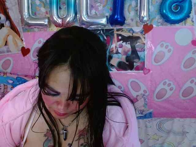 AlizeHentaiMeow webcam
