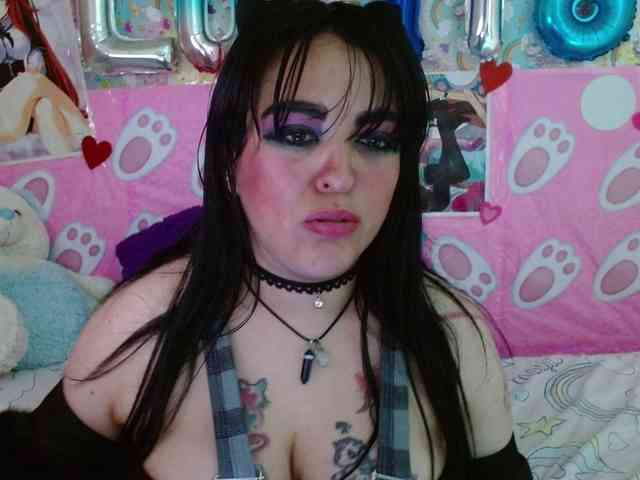 AlizeHentaiMeow webcam