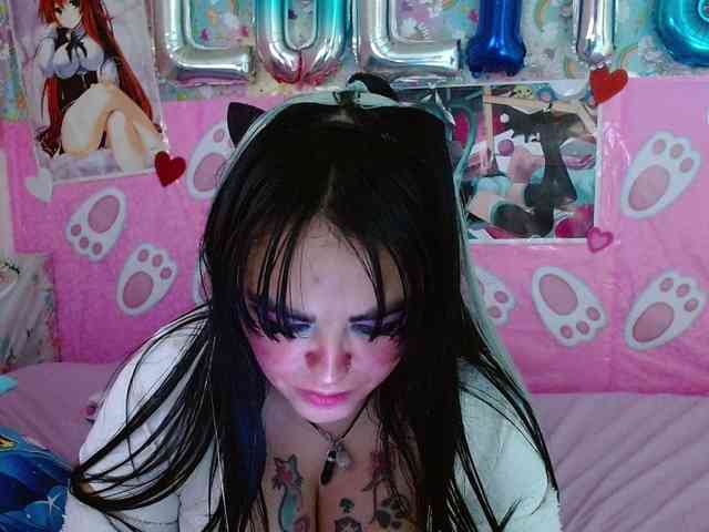 AlizeHentaiMeow webcam
