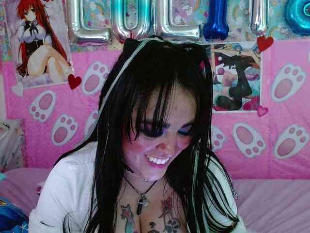 AlizeHentaiMeow webcam