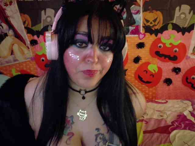 AlizeHentaiMeow webcam
