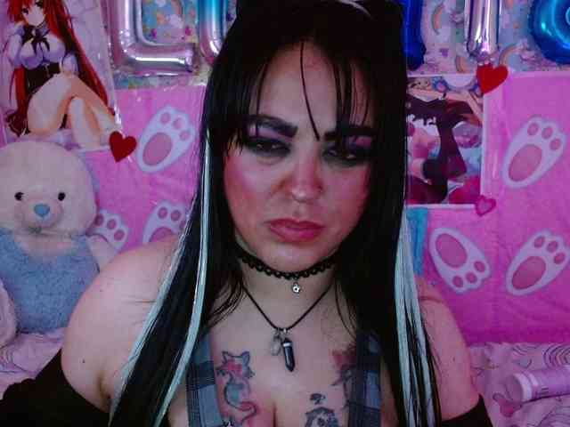 AlizeHentaiMeow webcam