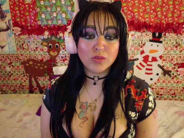 AlizeHentaiMeow webcam