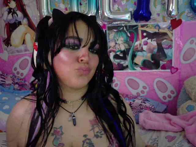 AlizeHentaiMeow webcam