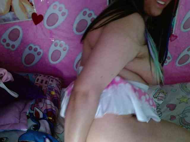 AlizeHentaiMeow webcam