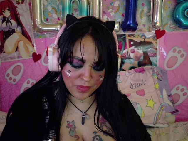 AlizeHentaiMeow webcam