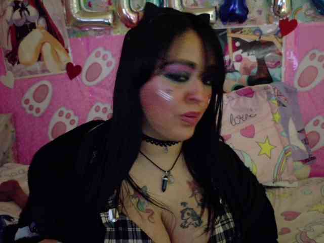 AlizeHentaiMeow webcam