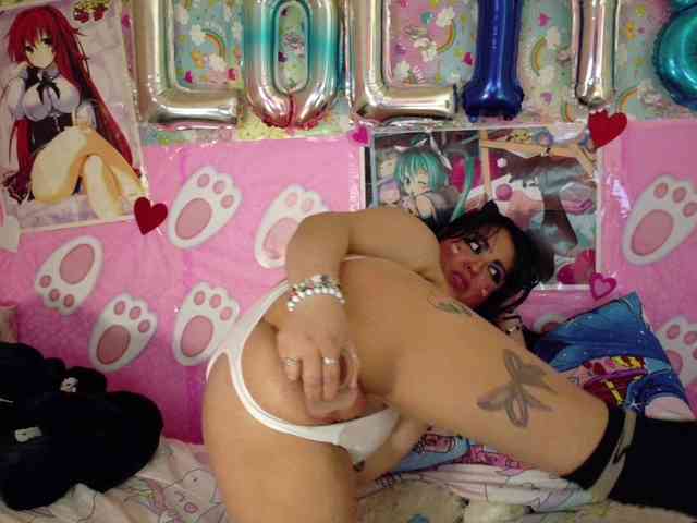 AlizeHentaiMeow webcam