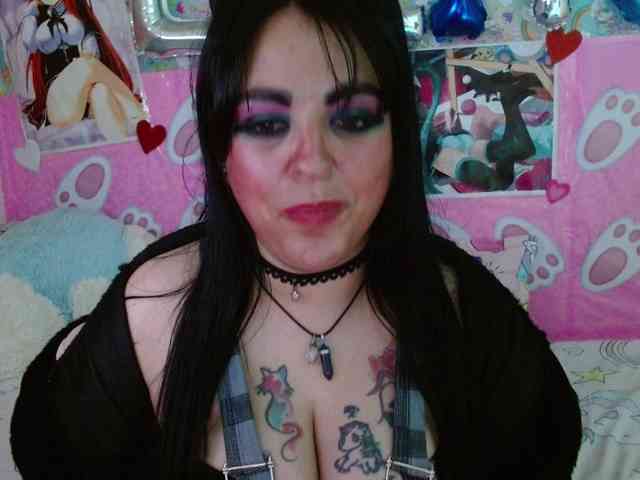 AlizeHentaiMeow webcam
