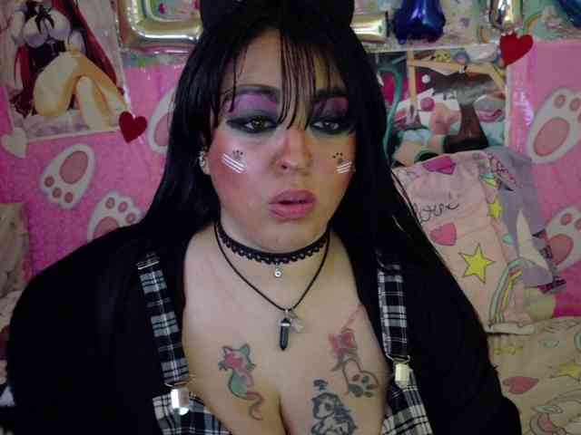 AlizeHentaiMeow webcam