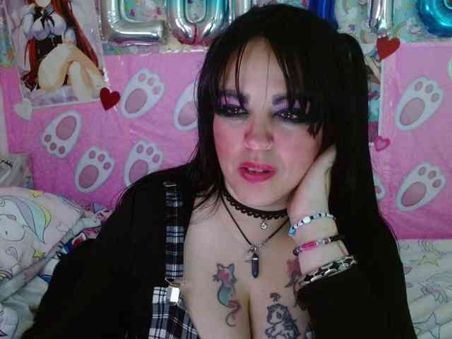 AlizeHentaiMeow webcam