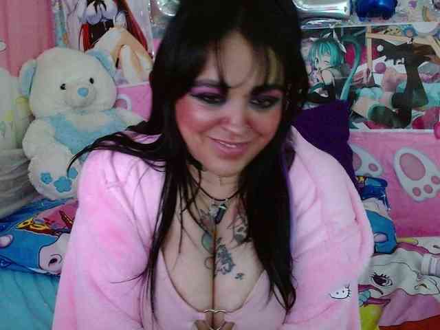AlizeHentaiMeow webcam