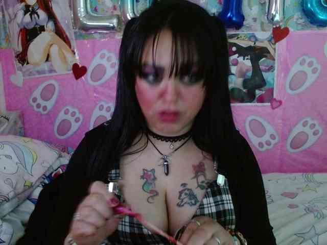 AlizeHentaiMeow webcam