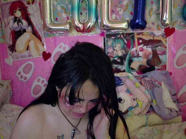 AlizeHentaiMeow webcam