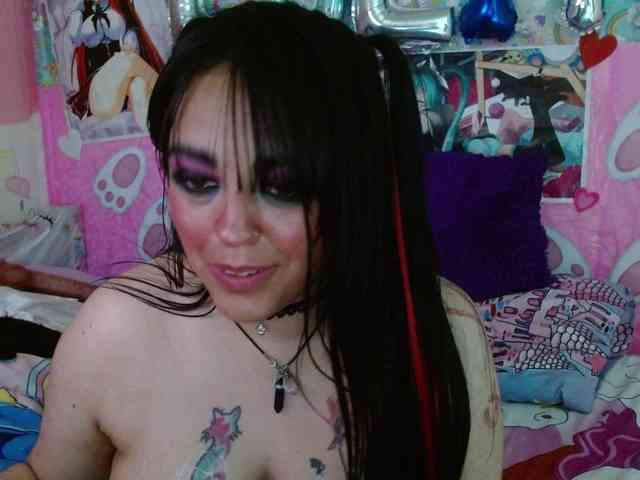AlizeHentaiMeow webcam