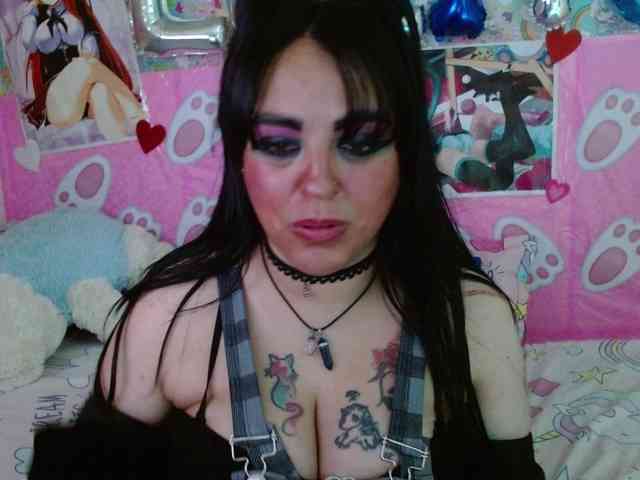 AlizeHentaiMeow webcam