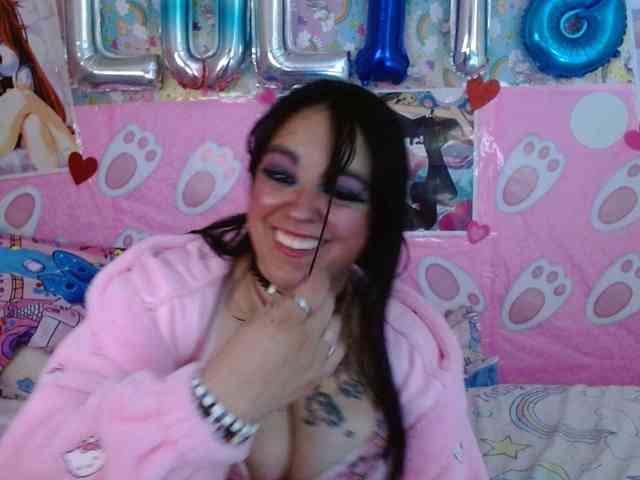 AlizeHentaiMeow webcam