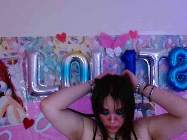 AlizeHentaiMeow webcam