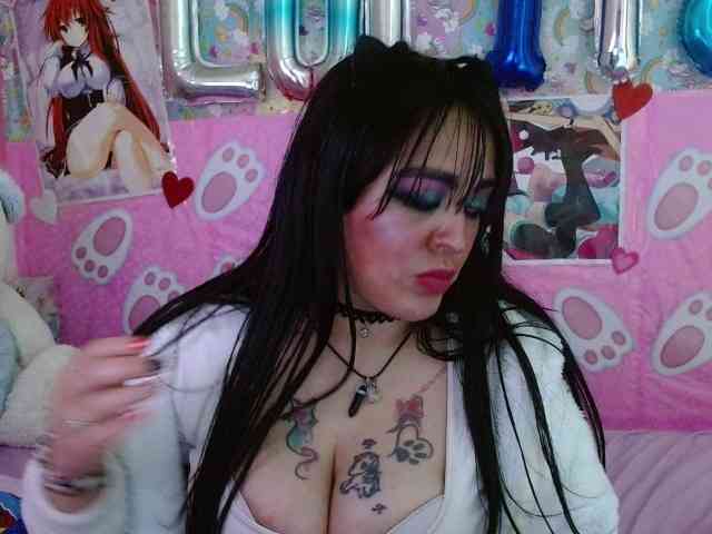 AlizeHentaiMeow webcam