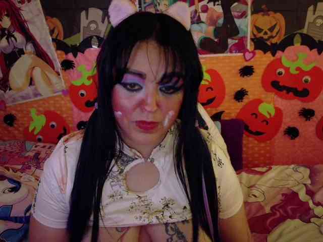 AlizeHentaiMeow webcam