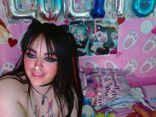 AlizeHentaiMeow webcam