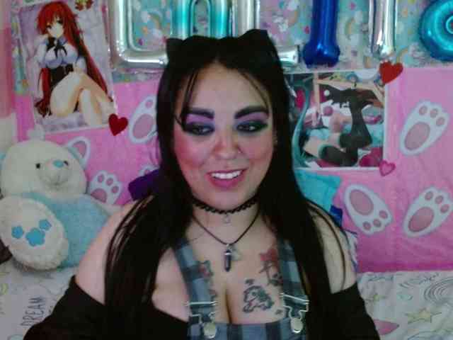 AlizeHentaiMeow webcam