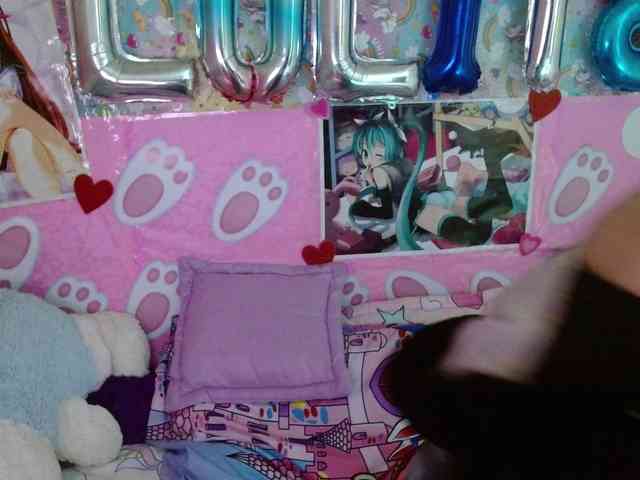 AlizeHentaiMeow webcam