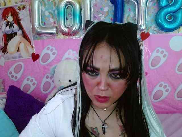AlizeHentaiMeow webcam