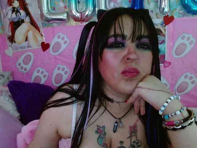 AlizeHentaiMeow webcam
