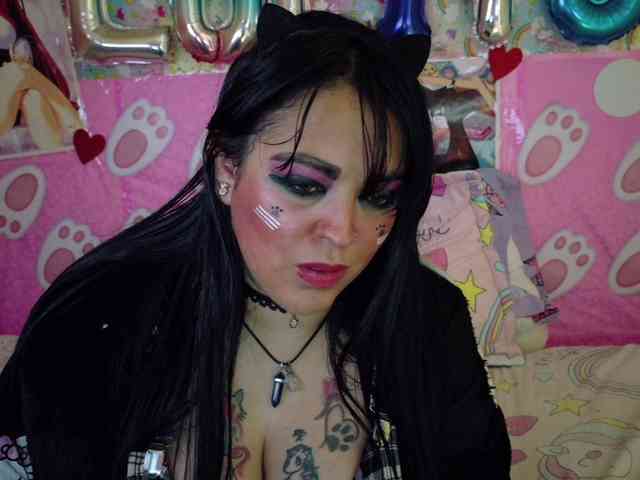 AlizeHentaiMeow webcam
