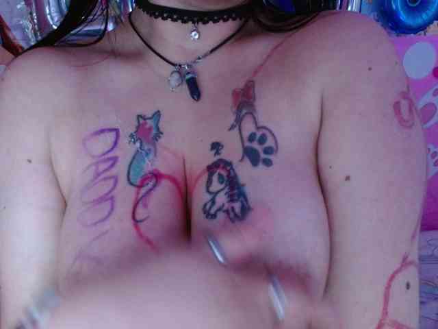 AlizeHentaiMeow webcam