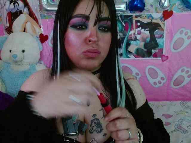 AlizeHentaiMeow webcam