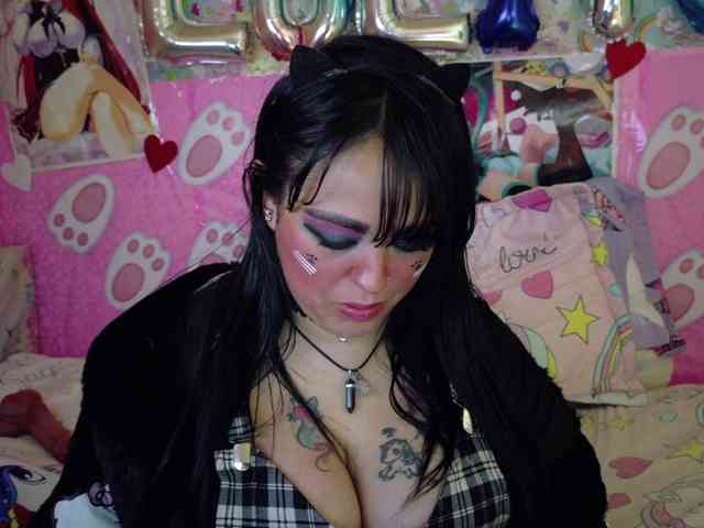 AlizeHentaiMeow webcam