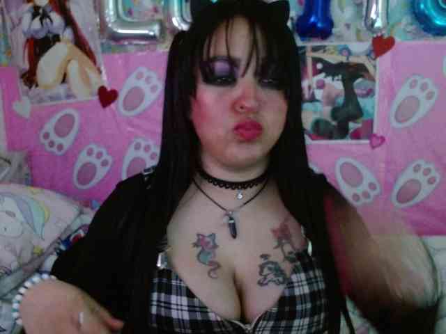 AlizeHentaiMeow webcam