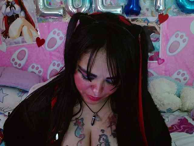 AlizeHentaiMeow webcam