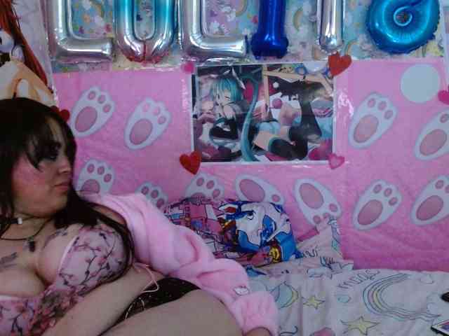 AlizeHentaiMeow webcam