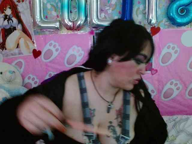 AlizeHentaiMeow webcam