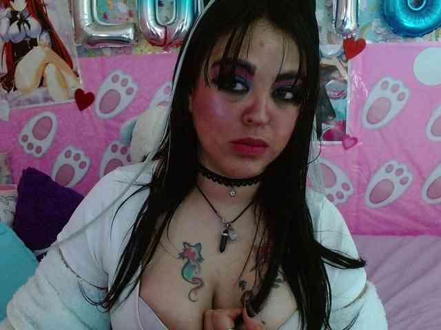 AlizeHentaiMeow webcam