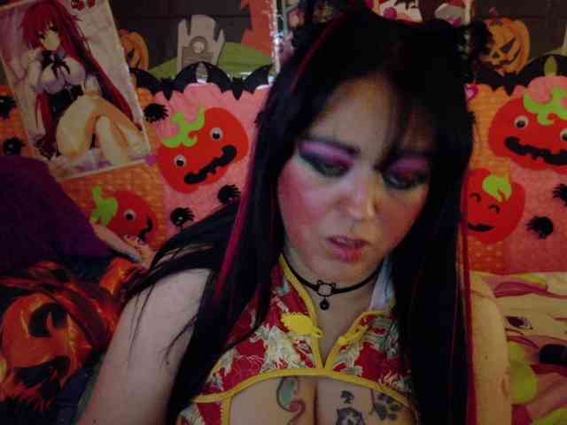 AlizeHentaiMeow webcam