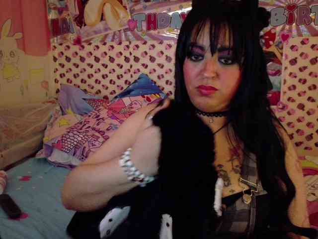 AlizeHentaiMeow webcam