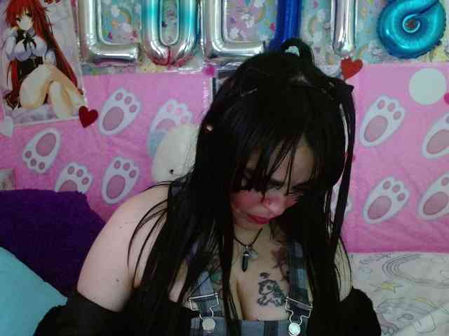 AlizeHentaiMeow webcam