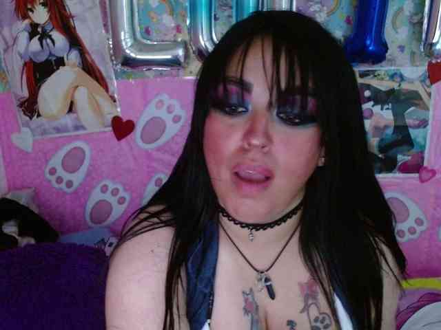 AlizeHentaiMeow webcam