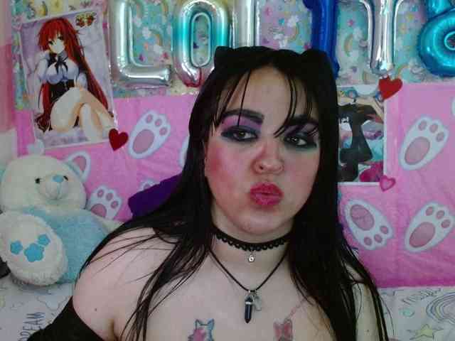AlizeHentaiMeow webcam
